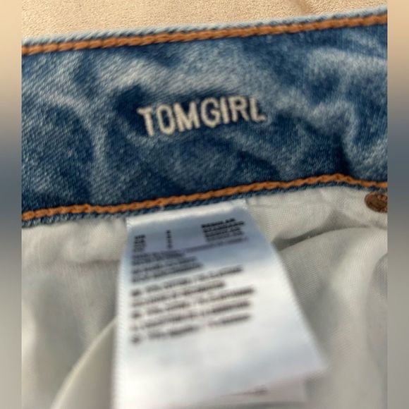 American Eagle Outfitters Tomgirl Destroyed Jeans - Picture 9 of 10